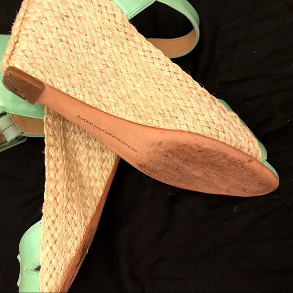 Summer’s hottest shoe, wedge heels!  Diane Von Furstenberg Patent Leather Wedge - Picture 3 of 3